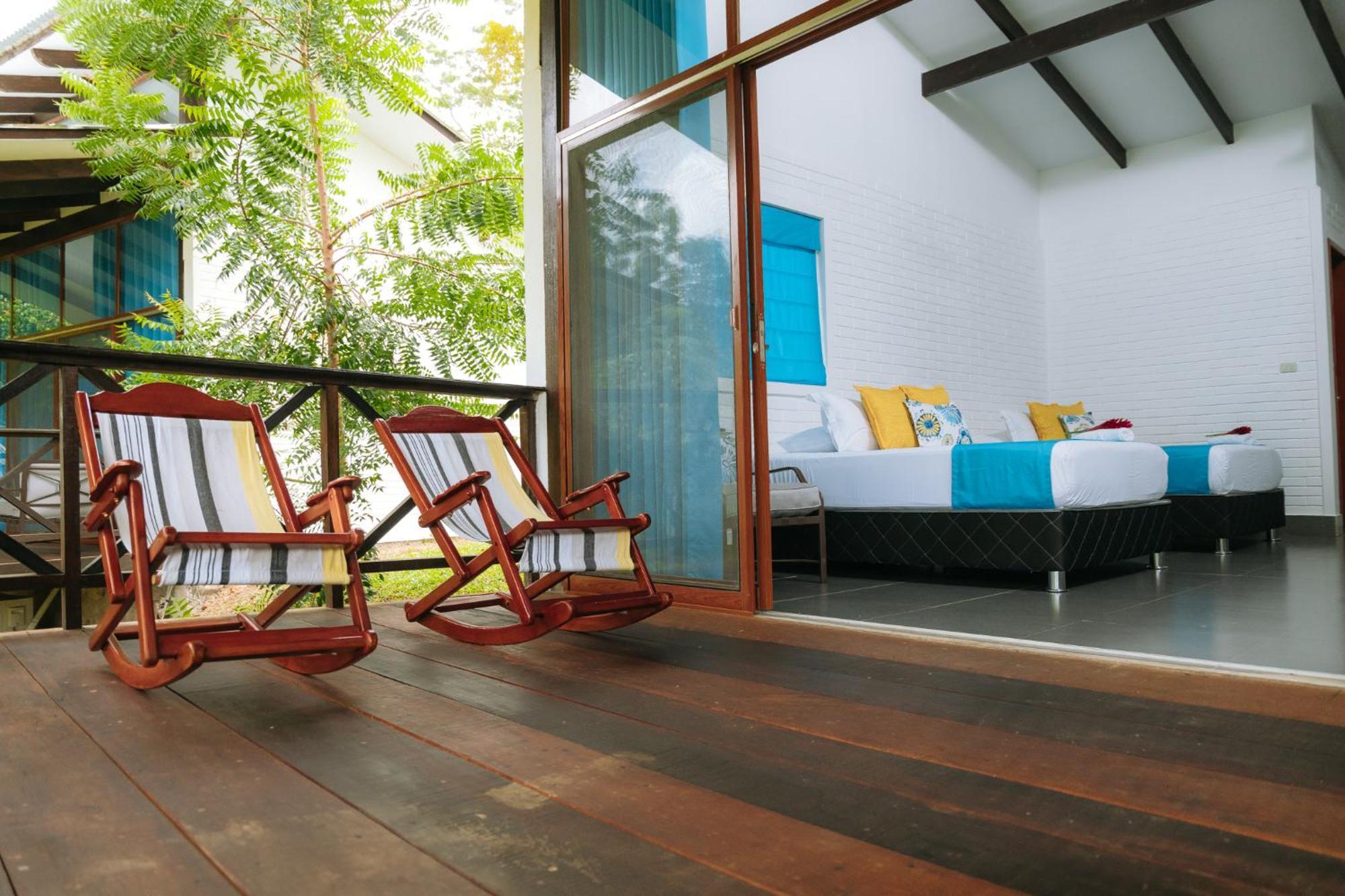 Hacienda Don Vicente Bungalows-タラポト エクステリア 写真